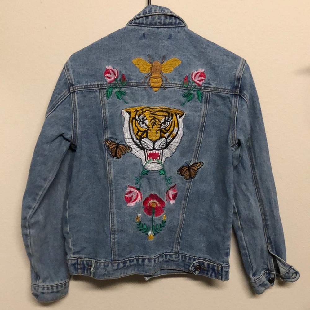 Embroidered denim Trucker Jacker